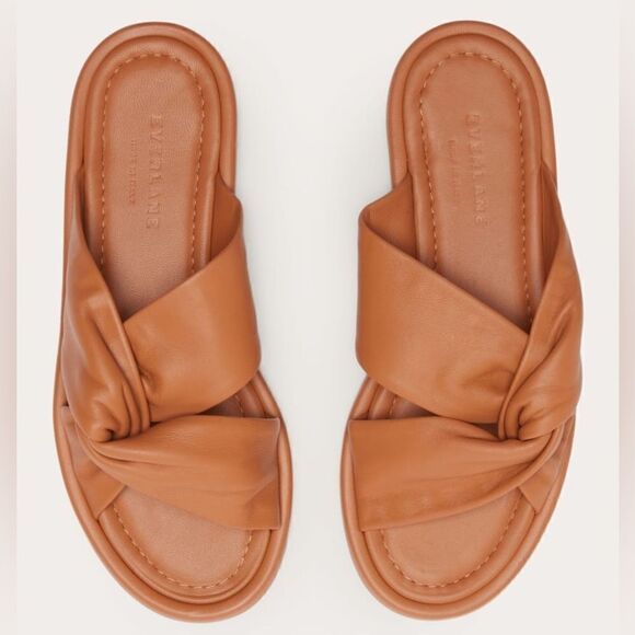EVERLANE The Day Twist Sandal in Desert Ten - Picture 4 of 15